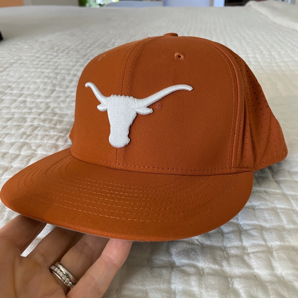 New hat with tags.